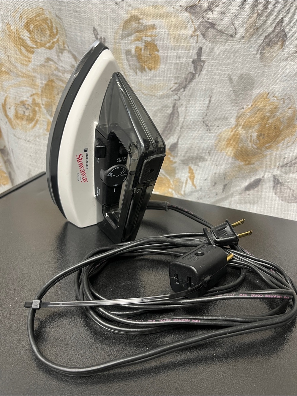 Stowaway Travel Steam Iron in White Black and Decker Dual Voltage Folding Handle
